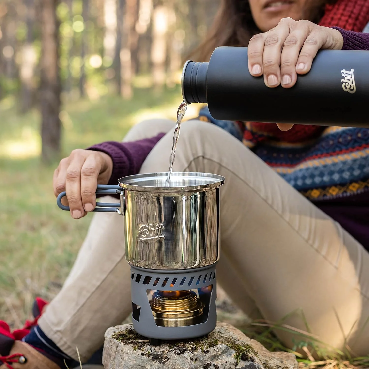 Robens Camp Store -Robens Camp Store esbit spirituskochset edelstahl 985ml cs985st beim kochen im wald